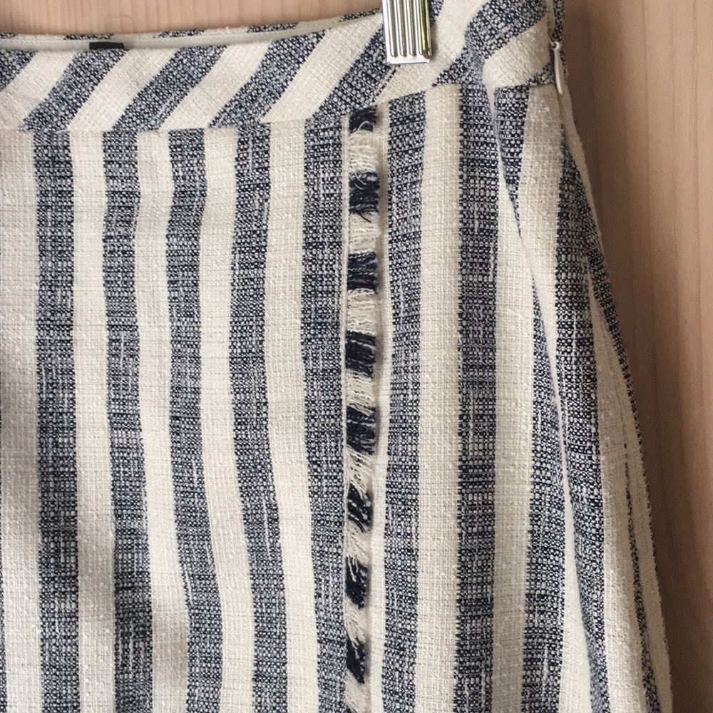 Banana Republic pencil skirt - Picture 3 of 6